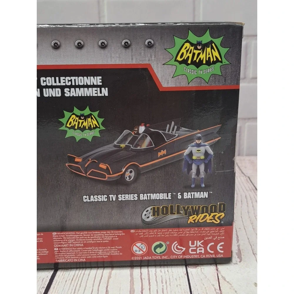 NEW Jada Toys 30873 Batman 1966 TV Series BATMOBILE 1:24 Scale Vehicle w/Figure